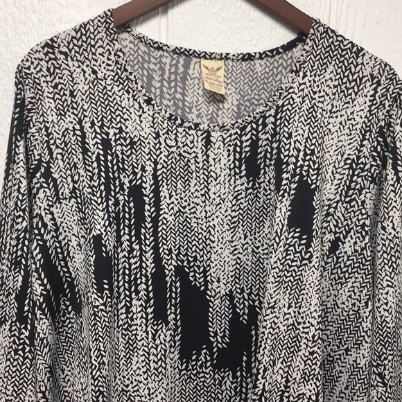 Top - Picture 2 of 3